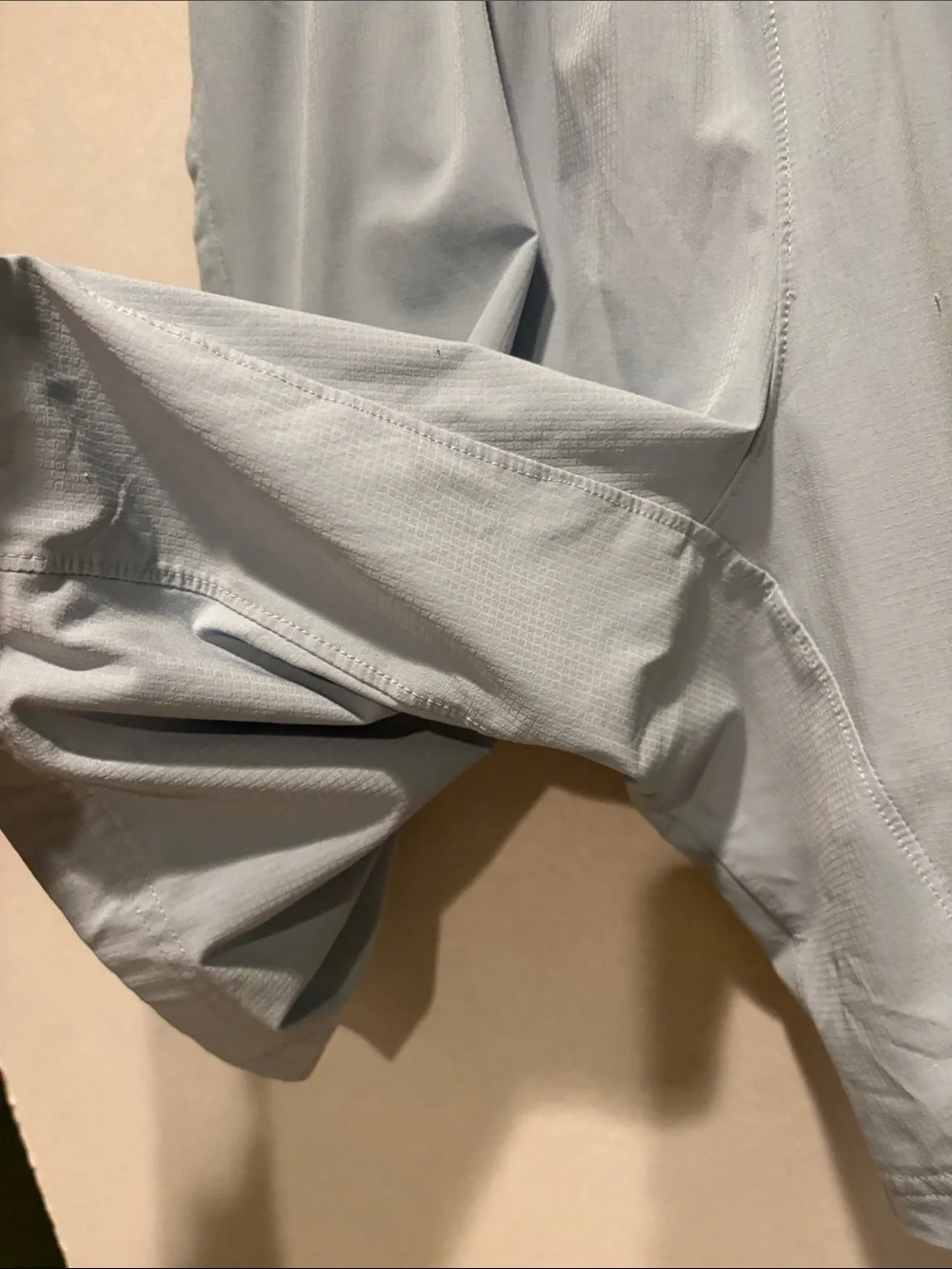 Under Armour - Men's Shorts. Elevated Woven Shorts. Size Small. Light Gray.